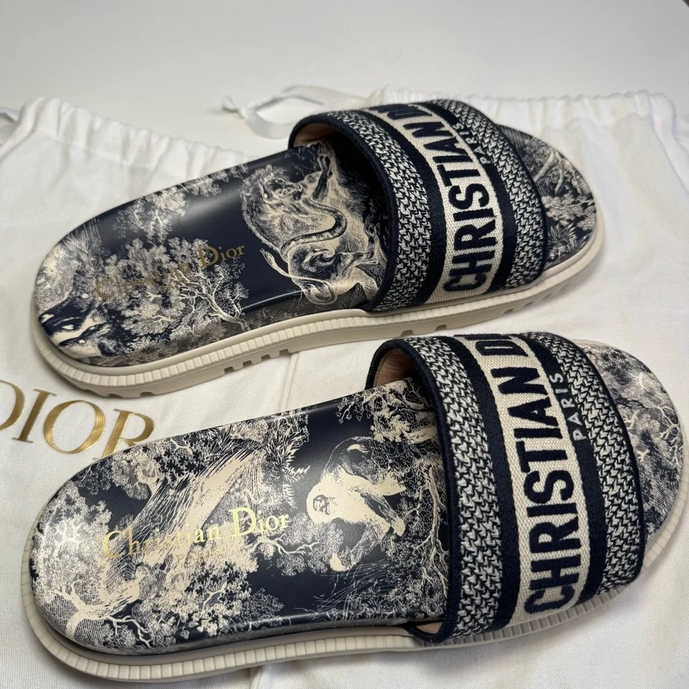 Christian Dior Dway Navy and Cream Slides Sandals - Picture 16 of 16